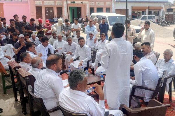जेजेपी को भाजपा और कांग्रेस का विकल्प मान चुकी है प्रदेश की जनता : रमेश खटकजेजेपी प्रत्याशी ने फतेहाबाद जिले में शुरू किया जनसम्पर्क अभियान, ग्रामीण सभाओं को किया संबोधित