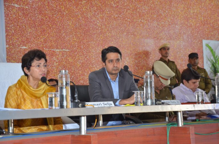 ग्रीन बेल्ट को डंपिंग प्वाइंट बनाने पर नाराज सैलजा, अधिकारियों को लगाई फटकार सिरसा